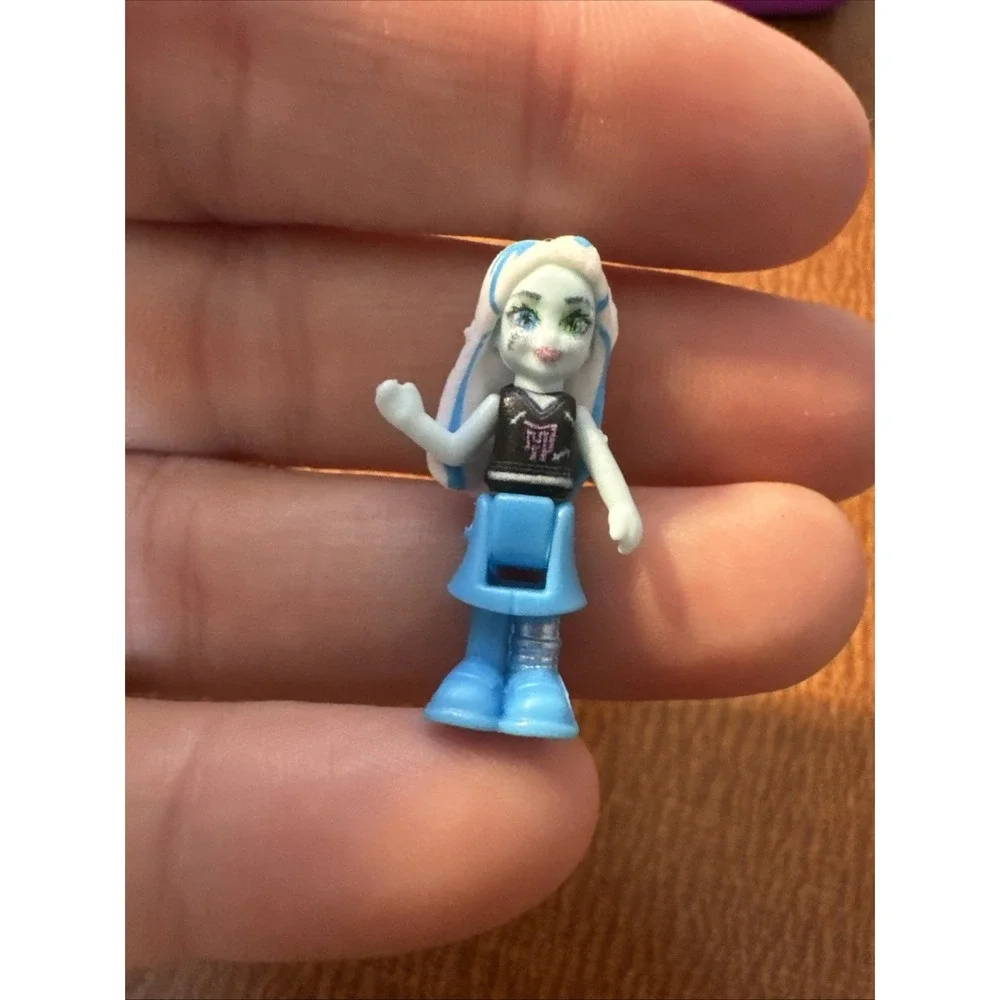 Polly‎ Pocket Monster High Playset, 1 Micro Doll & Accessories